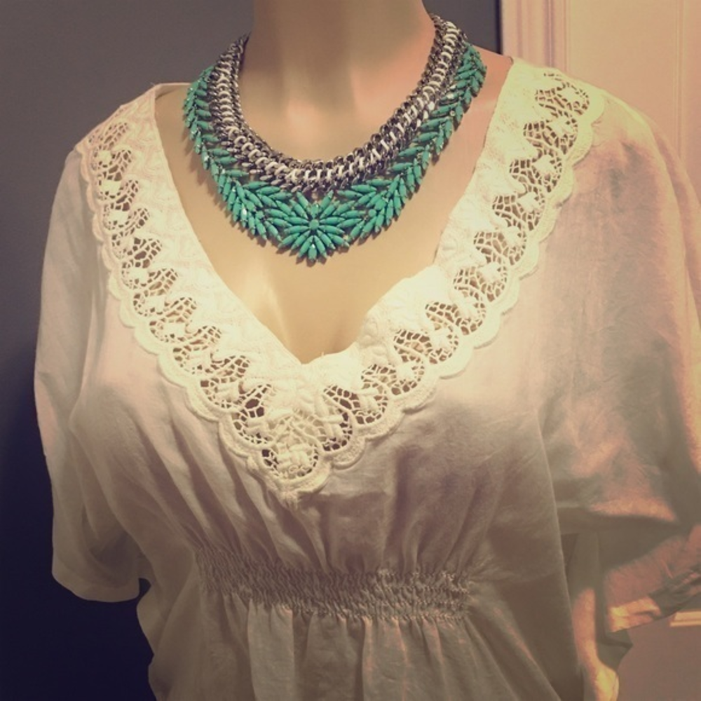 White Linen‎ and Lace tunic top. AEO. Excellent Condition